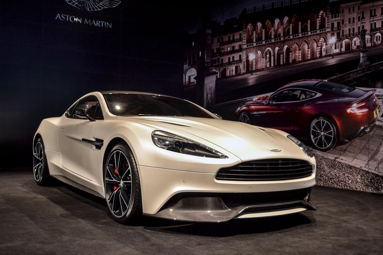 Aston Martin DBX 2024: ¡Reinventado Desde el Interior!